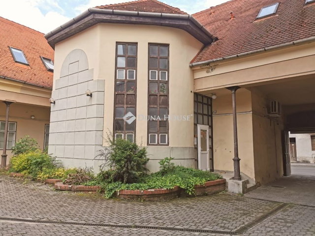 Eladó sorház, Miskolcon, Szemere Bertalan utcában 190 M Ft
