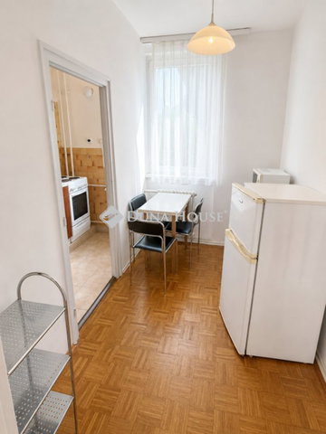 Eladó téglalakás, Veszprémben 44.9 M Ft, 1 szobás