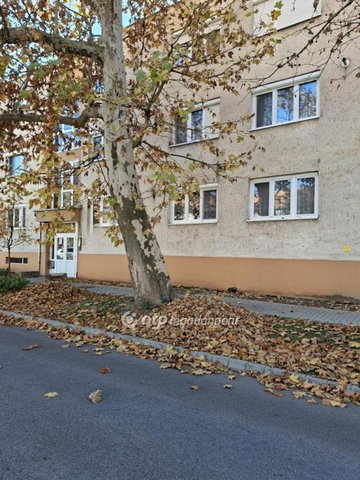 Eladó téglalakás, Hajdúböszörményen 65 M Ft, 2 szobás