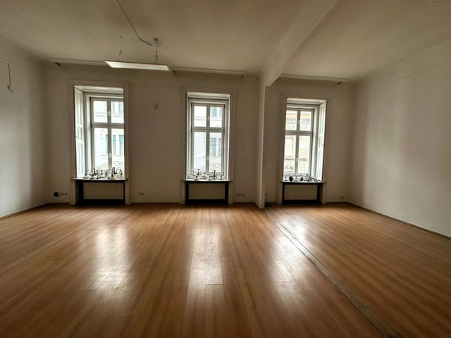 Kiadó ipari ingatlan, Budapesten, V. kerületben 700 E Ft / hó
