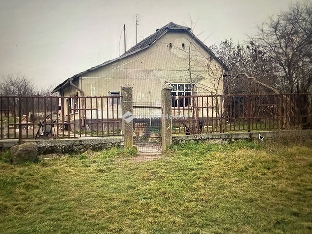 Eladó családi ház, Perkátán 7 M Ft, 1 szobás