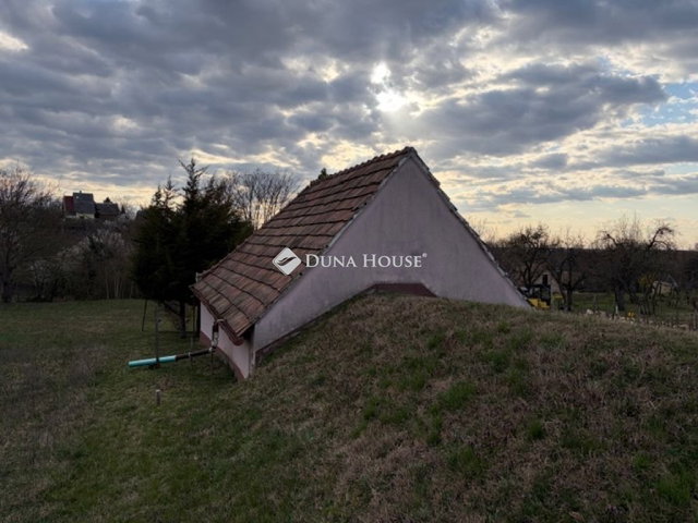 Eladó családi ház, Bajon 9.9 M Ft, 1 szobás