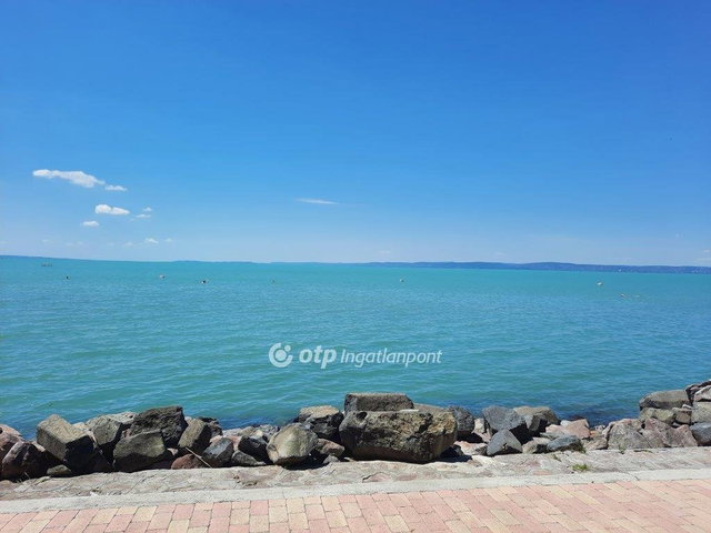 Eladó téglalakás, Balatonakarattyán 211.785 M Ft, 3 szobás