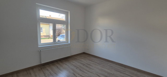 Eladó családi ház, Budapesten, XVIII. kerületben, Honvéd utcában