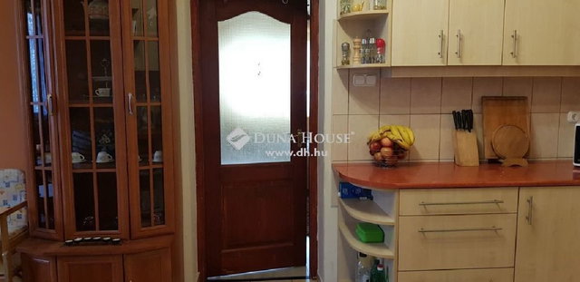 Eladó családi ház, Pócsmegyeren 74.9 M Ft, 5 szobás