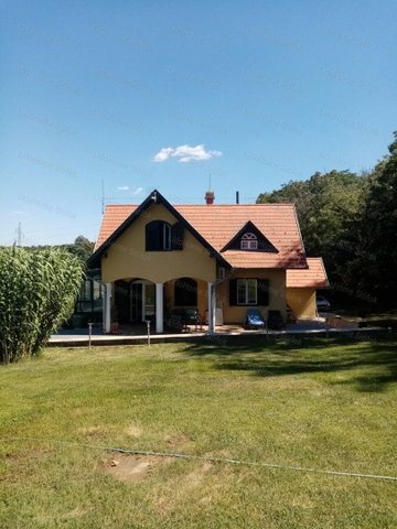 Eladó családi ház, Zamárdiban 360 M Ft, 5 szobás