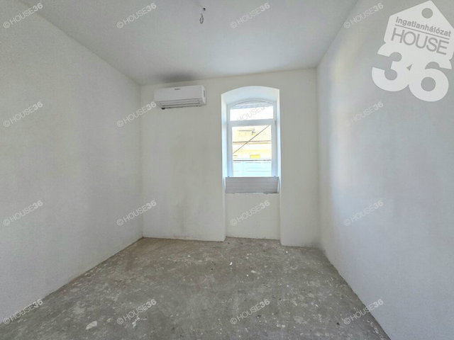 Eladó téglalakás, Nagykőrösön 23 M Ft, 2 szobás