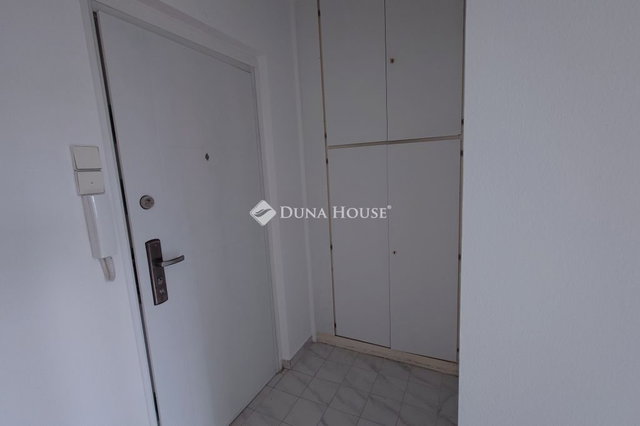 Eladó panellakás, Kecskeméten 32.5 M Ft, 1 szobás