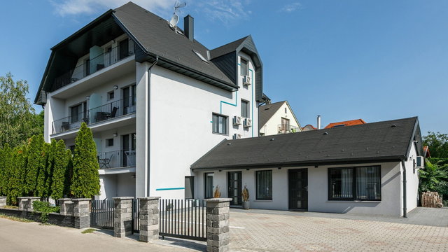 Eladó hotel, Hévízen 475.8 M Ft, 11 szobás