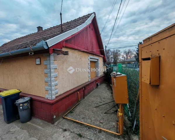 Eladó családi ház, Tápiószecsőn 24.99 M Ft, 2 szobás