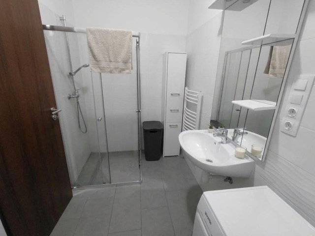 Eladó téglalakás, Komáromban 41 M Ft, 1 szobás