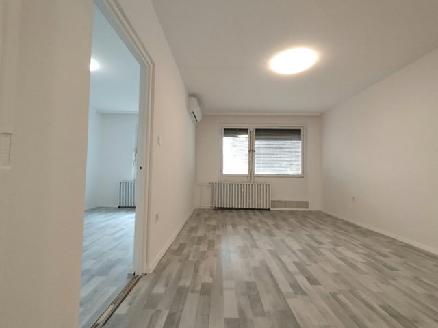Eladó panellakás, Pécsett, Uitz Béla utcában 43.8 M Ft