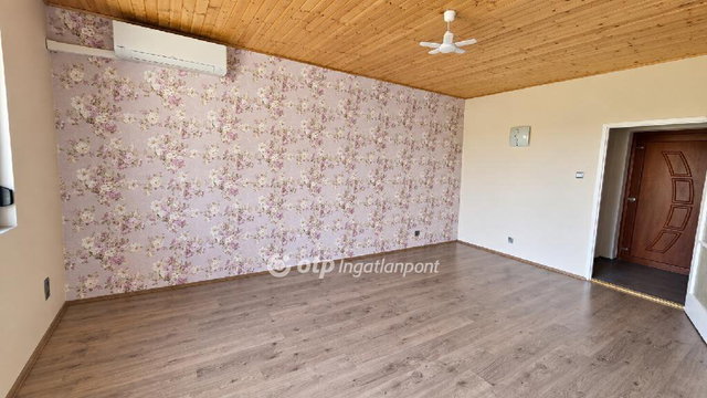 Eladó téglalakás, Pécsett 45 M Ft, 2 szobás