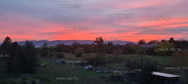 Eladó családi ház, Vácon 92 M Ft, 4 szobás