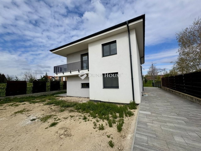Eladó családi ház, Balatonfüreden 269 M Ft, 6 szobás