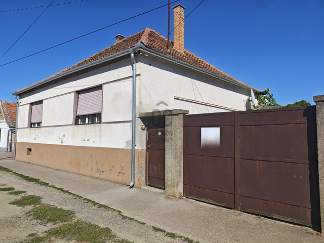 Eladó családi ház, Mohácson 52 M Ft, 3 szobás