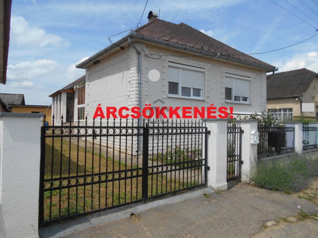 Eladó családi ház, Eperjeskén 28 M Ft, 5 szobás