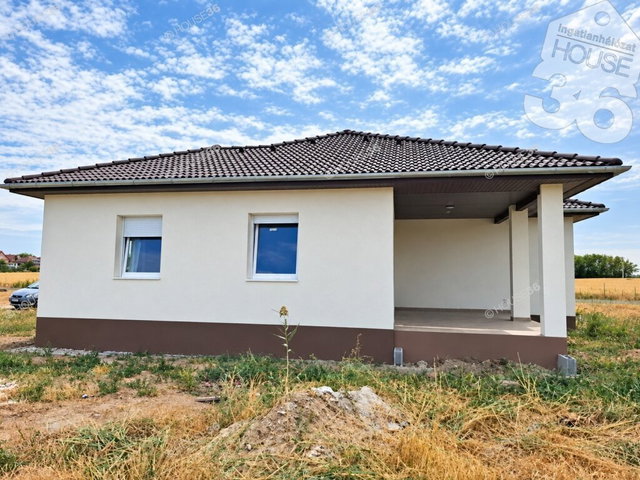 Eladó családi ház, Kunszálláson 89.5 M Ft, 4 szobás