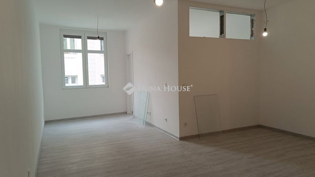 Eladó téglalakás, Budapesten, VI. kerületben 79.9 M Ft, 2 szobás