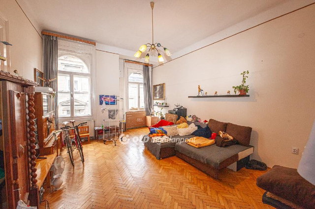 Eladó téglalakás, Budapesten, VI. kerületben 99.8 M Ft, 2 szobás