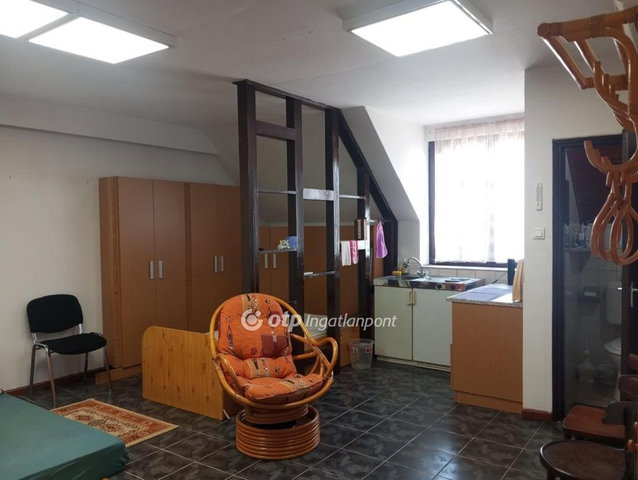 Eladó téglalakás, Tiszafüreden 33 M Ft, 2 szobás