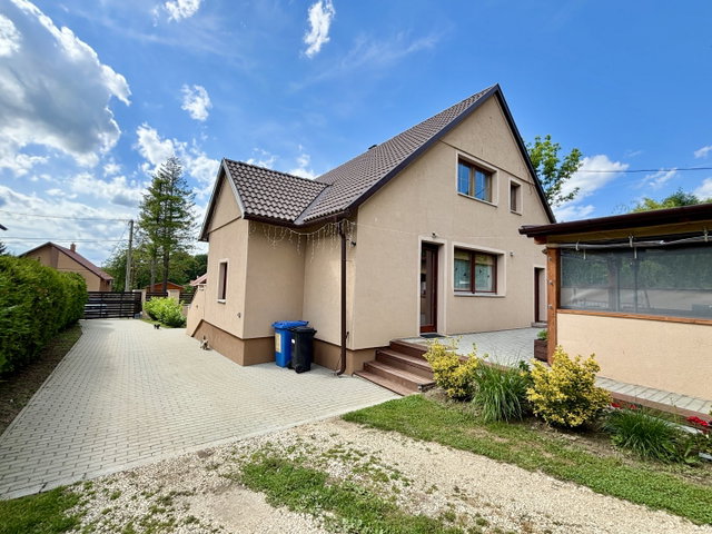 Eladó családi ház, Farkasgyepűn 89.9 M Ft, 3+1 szobás