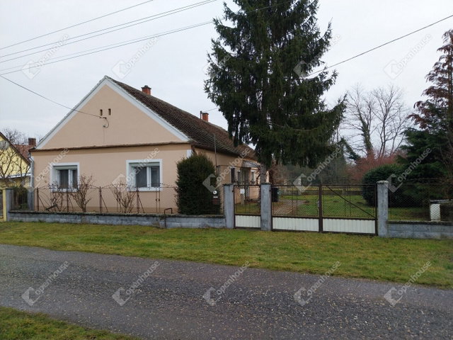 Eladó családi ház, Nemesrempehollóson 20 M Ft, 3 szobás