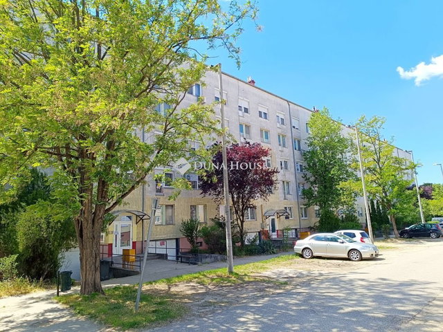 Eladó téglalakás, Kiskunhalason 28 M Ft, 3 szobás