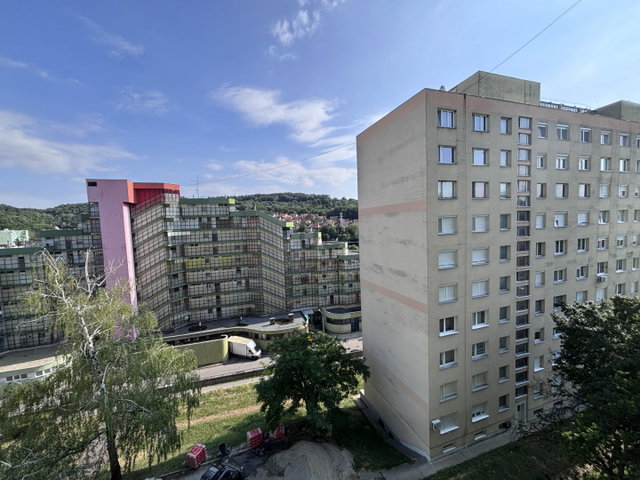 Eladó panellakás, Komlón 35.9 M Ft, 3 szobás
