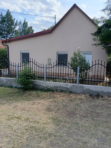 Eladó családi ház, Tóalmáson 55 M Ft, 2 szobás