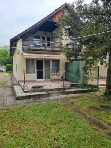 Eladó nyaraló, Balatonkenesén 199 M Ft, 9 szobás