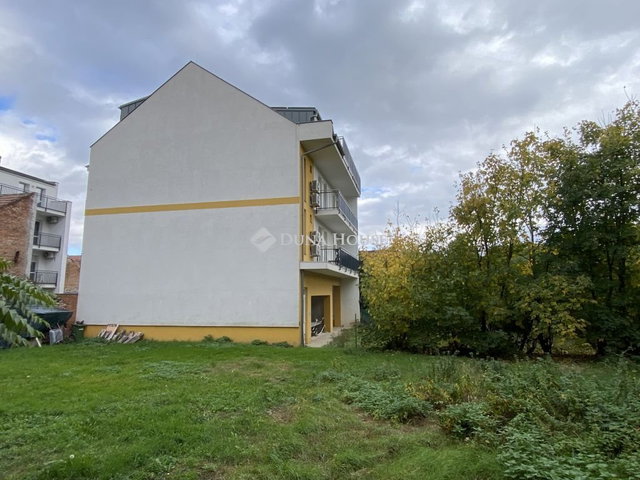 Eladó iroda, Sopronban 26.95 M Ft, 3 szobás / költözzbe.hu