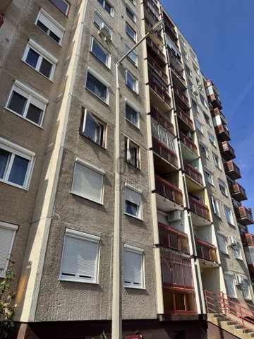 Eladó panellakás, Szolnokon 29.9 M Ft, 2 szobás