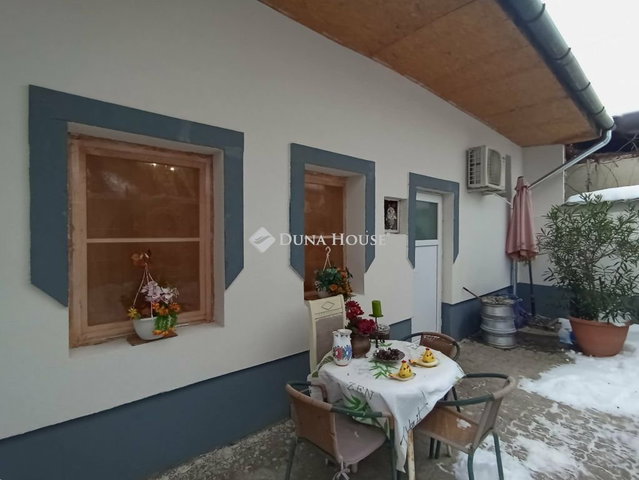Eladó családi ház, Esztergomban, Eszperantó utcában 60 M Ft