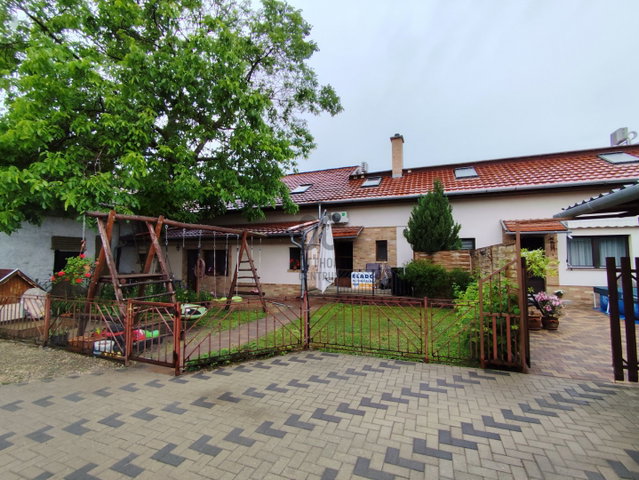 Eladó családi ház, Kecskeméten 169.9 M Ft, 10 szobás