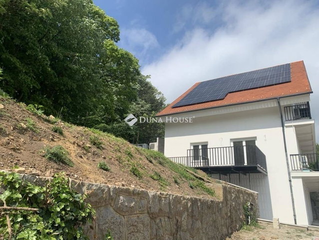 Eladó téglalakás, Pécsett 115 M Ft, 4 szobás