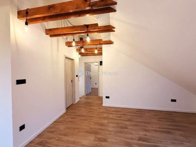 Eladó téglalakás, Pécsett 74.9 M Ft, 3 szobás