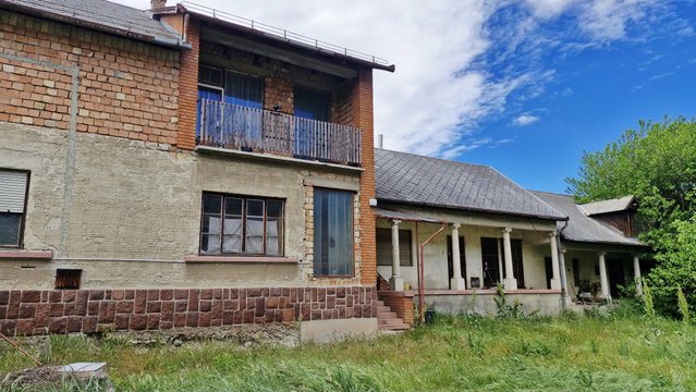 Eladó családi ház, Vecsésen 120 M Ft, 6 szobás