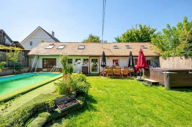 Eladó családi ház, Gödön 160 M Ft, 12 szobás