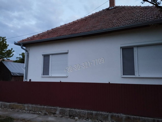Eladó téglalakás, Sarkadkeresztúron 16 M Ft, 3 szobás