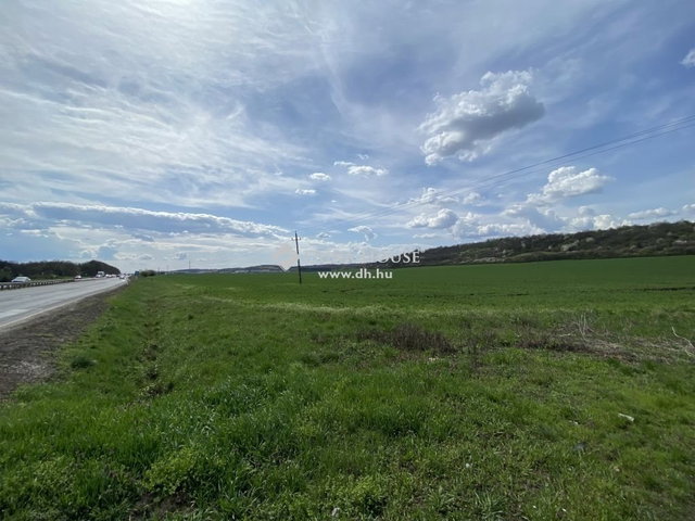 Eladó mezogazdasagi ingatlan, Szirmabesenyőn 1393.757 M Ft