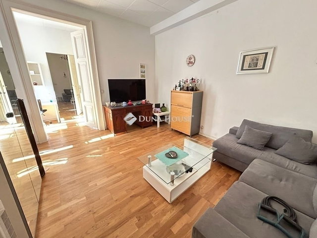 Eladó téglalakás, Budapesten, V. kerületben 149.8 M Ft, 2 szobás
