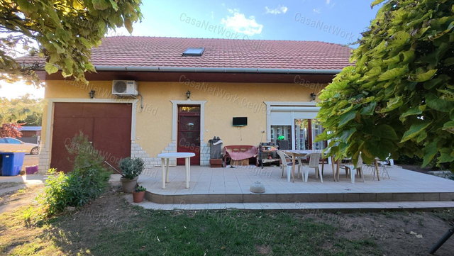Eladó családi ház, Cegléden 87 M Ft, 4 szobás