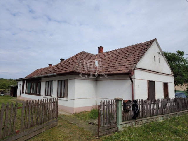 Eladó családi ház, Szőcén 26.99 M Ft, 3 szobás
