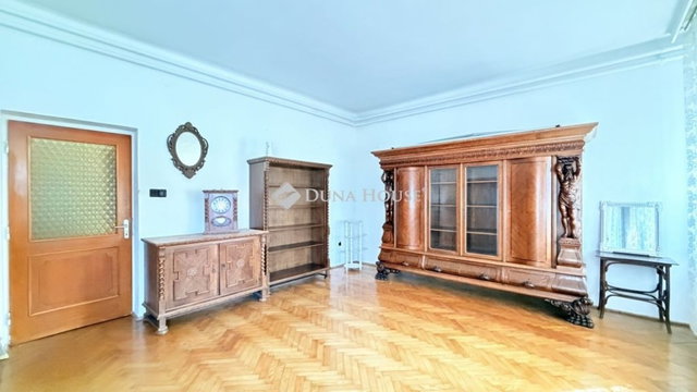 Eladó családi ház, Egerben 89 M Ft, 6 szobás