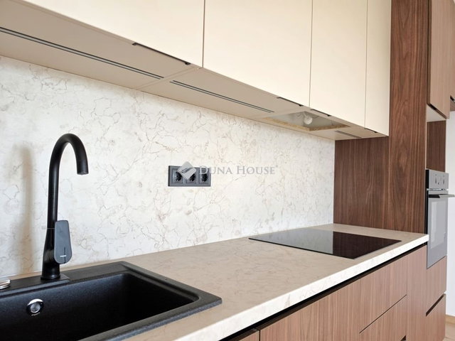 Eladó téglalakás, Pécsett 69.9 M Ft, 3 szobás