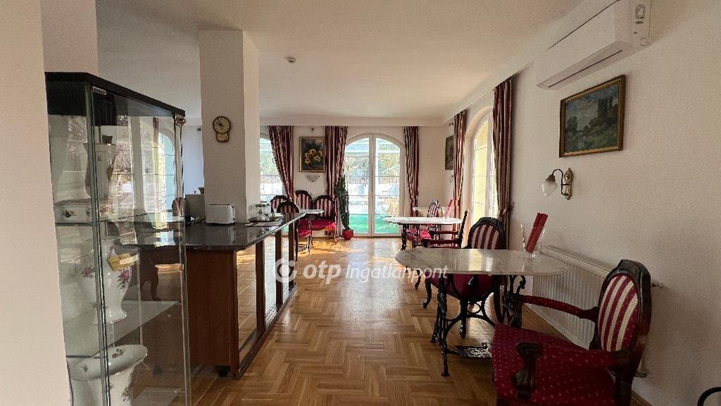 Vendéglátás · 380 m² · 279.000.000 Ft