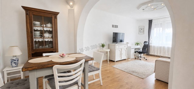 Eladó panellakás, Dunaújvárosban 33.9 M Ft, 2 szobás