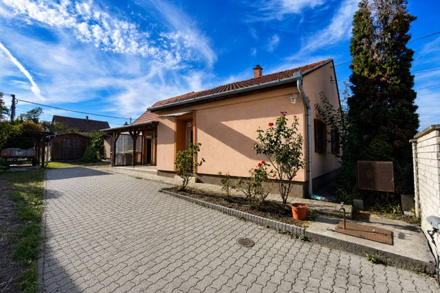 Eladó családi ház, Győrött 82.9 M Ft, 3 szobás