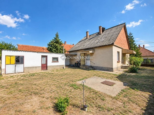Eladó családi ház, Sükösdön 23 M Ft, 3 szobás